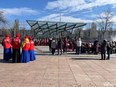 Митинг против повышения утильсбора во Владивостоке заменили танцы и песни в день памяти о «Хрустальной ночи»