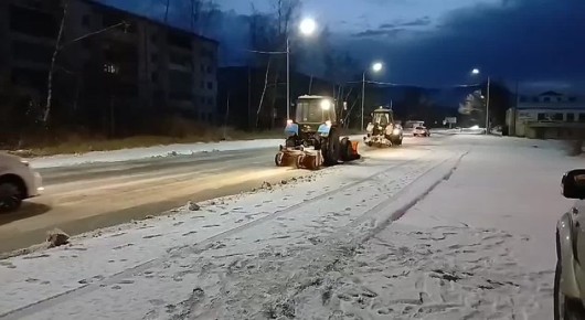 Снегоуборку и обработку дорог выполняли специалисты «Дальнегорского» филиала между селами Высокогорск и Рудная Пристань Дальнегорского округа