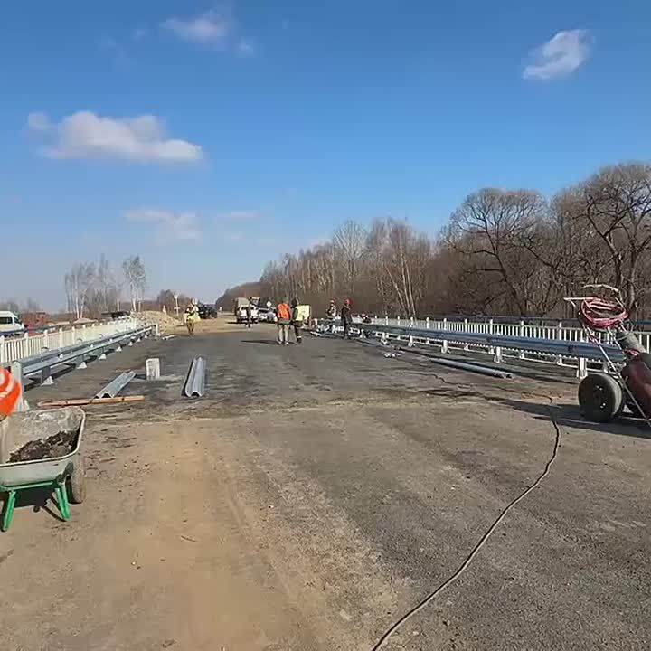 Совместно с общественниками проверили ход ремонта мостов между Анучино и Арсеньевым