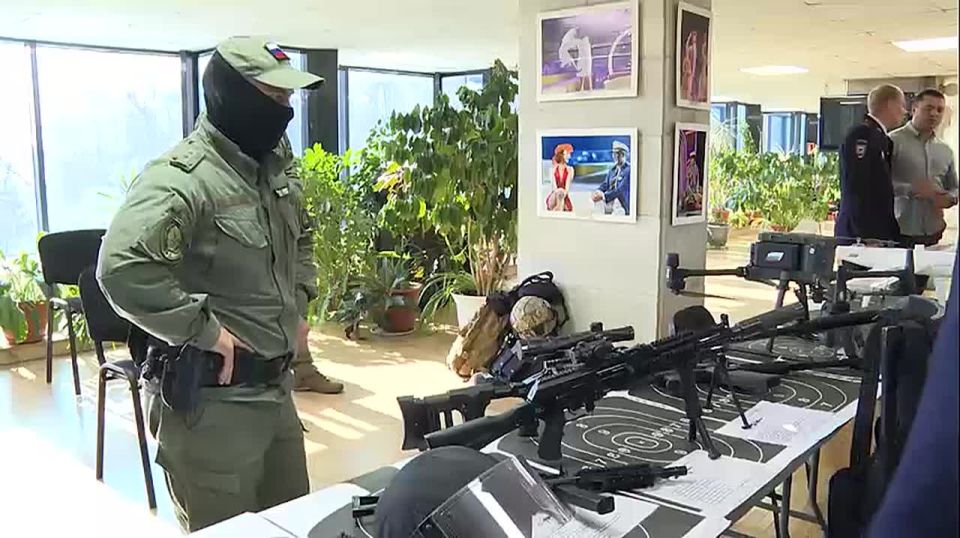 Спикер #ЗСПК Антон Волошко поздравил приморских стражей правопорядка с профессиональным праздником