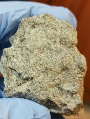 На этих фото — обломки того самого метеорита, который видели над Москвой, а также над Тверской и Новгородскими областями 27 октября