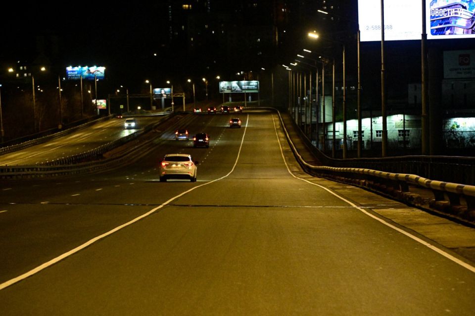 Выделенную полосу от Некрасовской до Фирсова во Владивостоке ночью закрасили