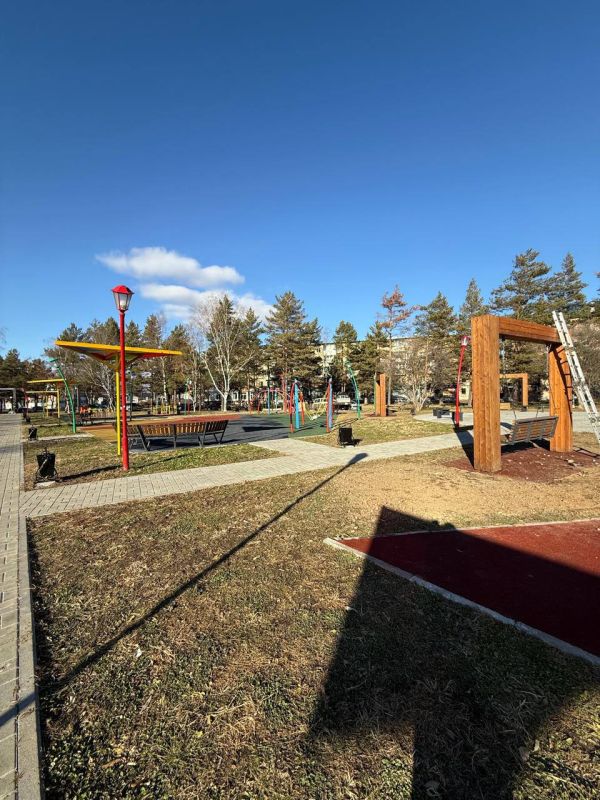 В Арсеньеве продолжается благоустройство сквера «Детский городок „Радость“»