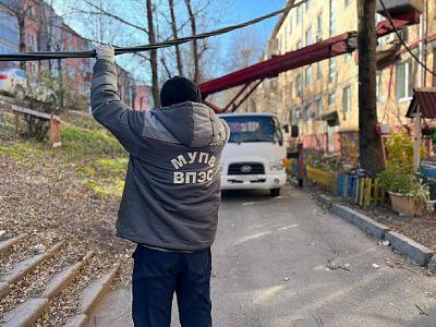 Специалисты производственного предприятия «Владсвет» МУПВ «ВПЭС» продолжают работу по улучшению городской инфраструктуры