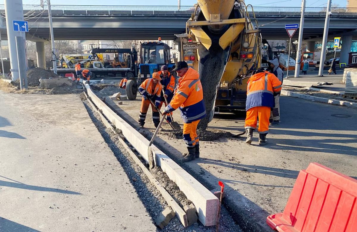 Автобусную остановку «Русская» и пешеходный переход перенесли на 70 метров Автобусную остановку «Русская» и пешеходный переход перенесли на 70 метров