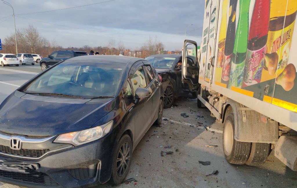 В Артеме сотрудники Госавтоинспекции устанавливают обстоятельства ДТП, в результате которого пострадали пять человек В Артеме сотрудники Госавтоинспекции устанавливают обстоятельства ДТП, в результате которого пострадали пять человек