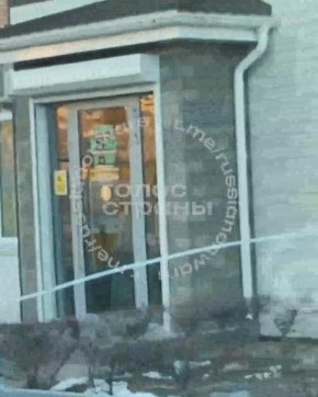 Пенсионерки "вылечили" новую остановку скотчем в Приморье