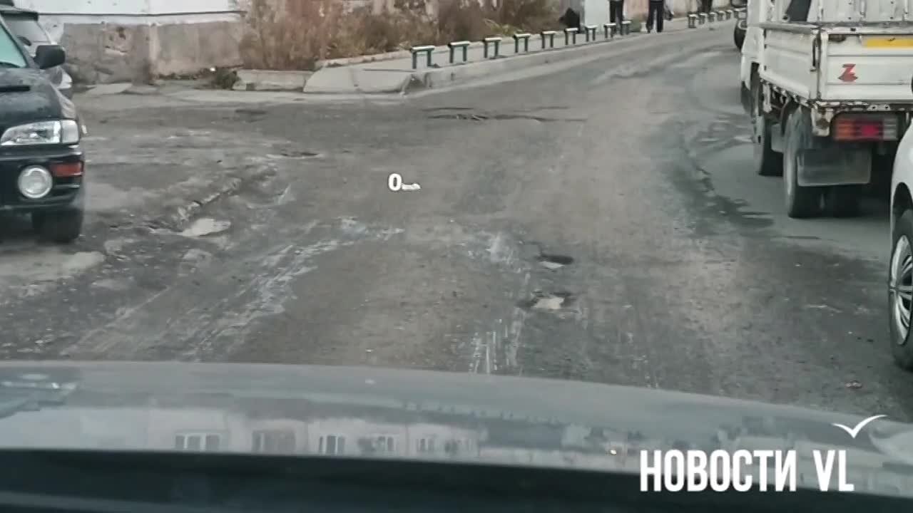 Жители с Луговой, 66 жалуются на течь, которую не могут ликвидировать уже 1,5 месяца