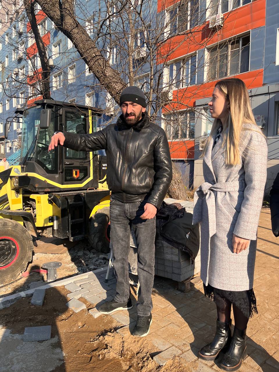 Благоустройство сквера на улице Некрасовской, 98 во Владивостоке продолжается Благоустройство сквера на улице Некрасовской, 98 во Владивостоке продолжается