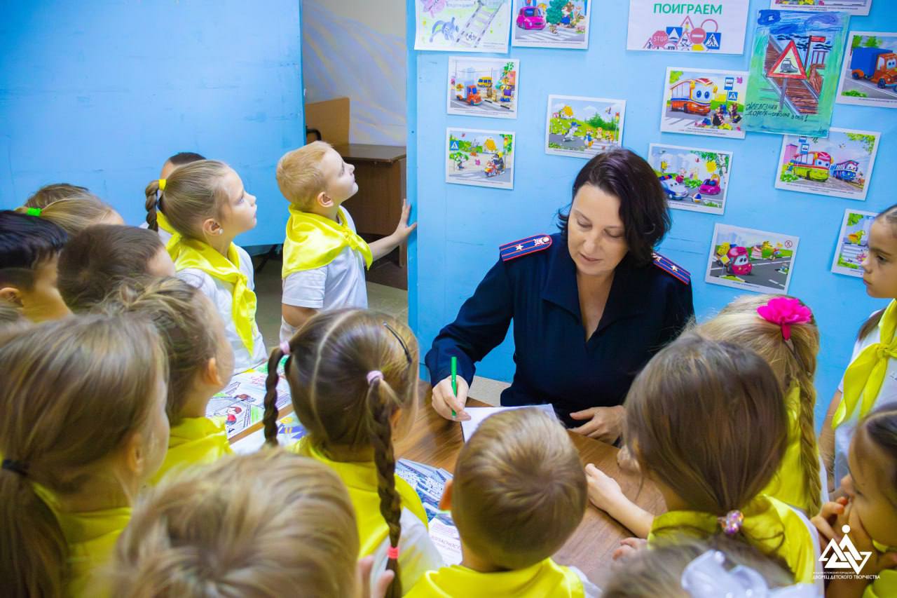 Праздник улыбок и открытий: первоклассники Владивостока поучаствовали в веселой игре Праздник улыбок и открытий: первоклассники Владивостока поучаствовали в веселой игре