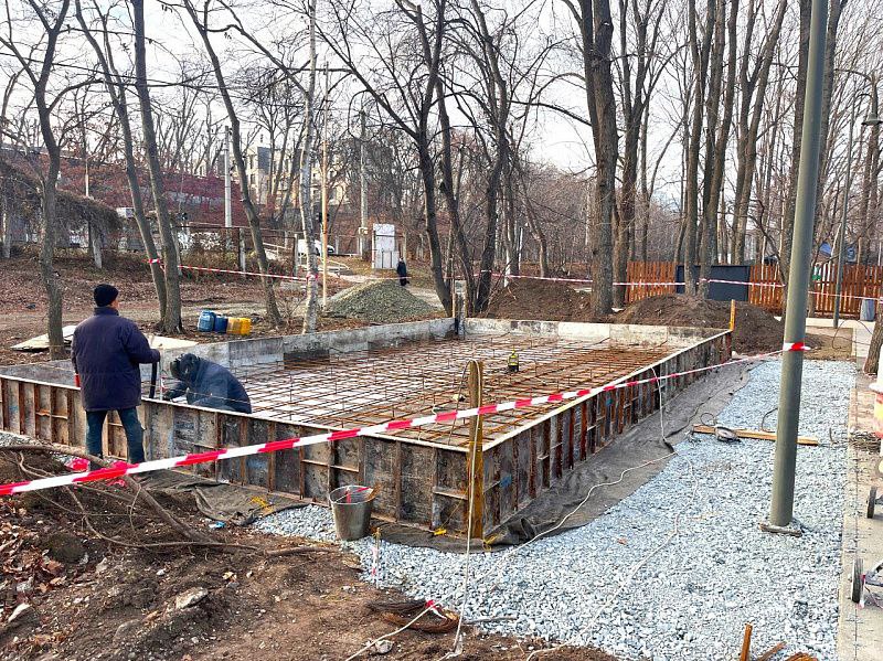 Во Владивостоке народные контролёры проверили ход реконструкции парка им. Сергея Лазо