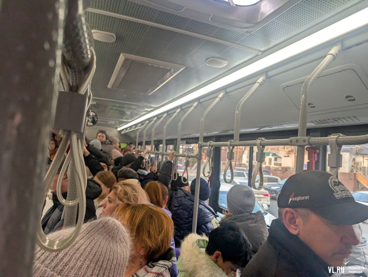 После расторжения контракта на маршрут № 81 жители Эгершельда вынуждены набиваться в переполненные автобусы После расторжения контракта на маршрут № 81 жители Эгершельда вынуждены набиваться в переполненные автобусы