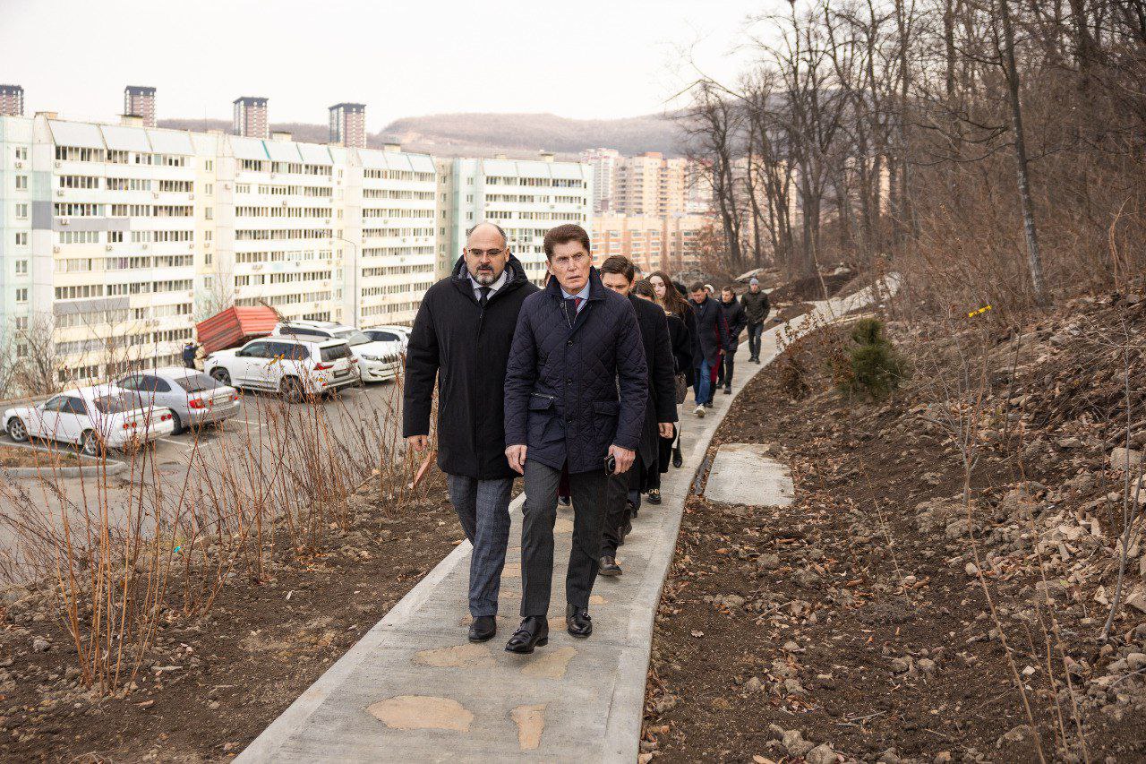 Константин Шестаков: Сегодня вместе с губернатором Олегом Кожемяко проверили, как выполнены работы в Снеговой Пади Константин Шестаков: Сегодня вместе с губернатором Олегом Кожемяко проверили, как выполнены работы в Снеговой Пади