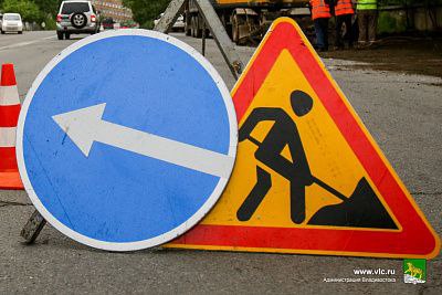 По заказу управления дорог администрации Владивостока специализированная подрядная организация провела ремонт тротуара в районе дома № 9 на Партизанском проспекте