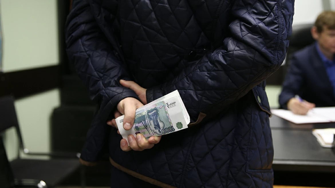 Сотрудники Госавтоинспекции МО МВД России «Лесозаводский» Приморского края пресекли попытку дачи взятки