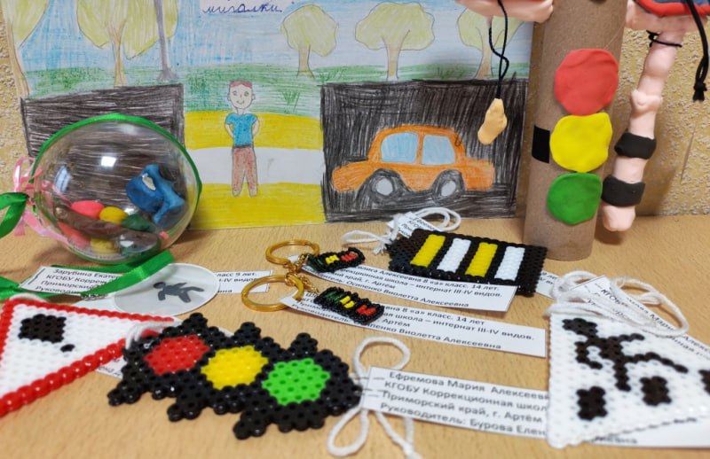 В Артеме Приморского края полицейские и общественники подвели итоги конкурса социальной рекламы «ПДД: взгляд из-за парты» В Артеме Приморского края полицейские и общественники подвели итоги конкурса социальной рекламы «ПДД: взгляд из-за парты»