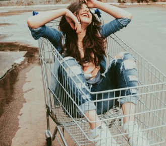 Как общие тележки становятся полем битвы за гигиену: мнение о детских ножках и домашних питомцах