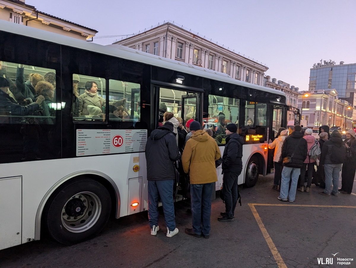 После расторжения контракта на маршрут № 81 жители Эгершельда вынуждены набиваться в переполненные автобусы После расторжения контракта на маршрут № 81 жители Эгершельда вынуждены набиваться в переполненные автобусы