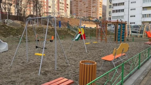 Губернатор Приморья Олег Кожемяко и глава Владивостока Константин Шестаков проверили ход ремонта нескольких объектов в микрорайоне Снеговая Падь