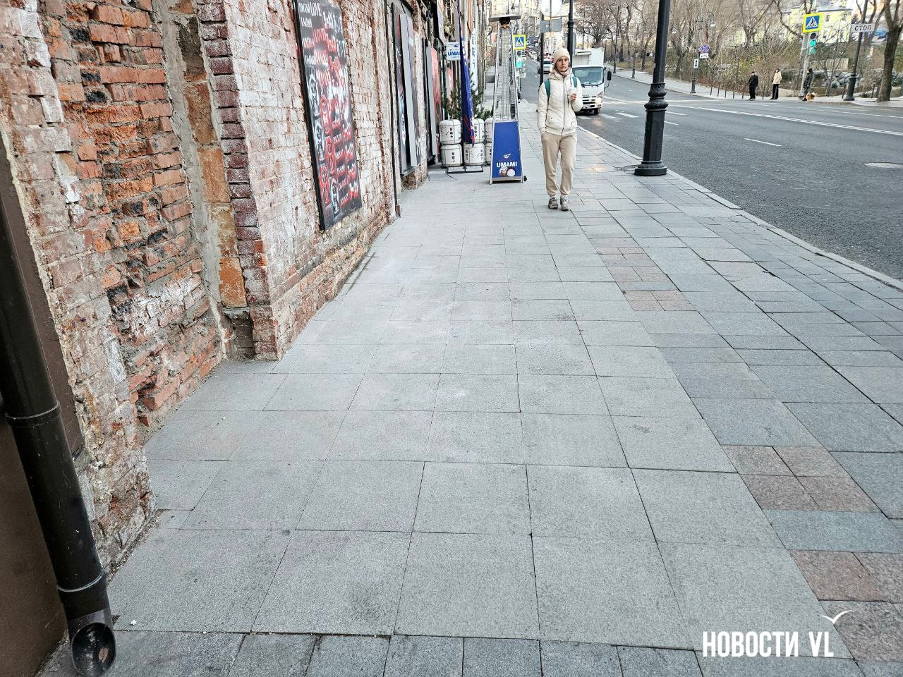 На месте снесённой пристройки к ресторану на Пограничной закончили благоустраивать тротуар На месте снесённой пристройки к ресторану на Пограничной закончили благоустраивать тротуар