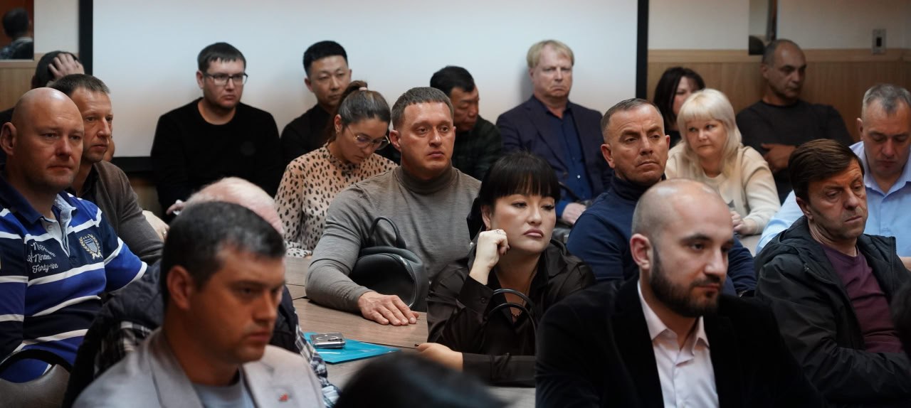 Евгений Корж: Полтора месяца назад ресурсоснабжающие организации округа начали работу с семьями погибших военнослужащих, которые были многодетными отцами Евгений Корж: Полтора месяца назад ресурсоснабжающие организации округа начали работу с семьями погибших военнослужащих, которые были многодетными отцами