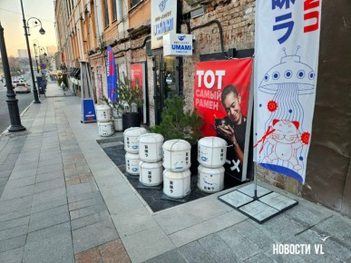 На месте снесённой пристройки к ресторану на Пограничной закончили благоустраивать тротуар