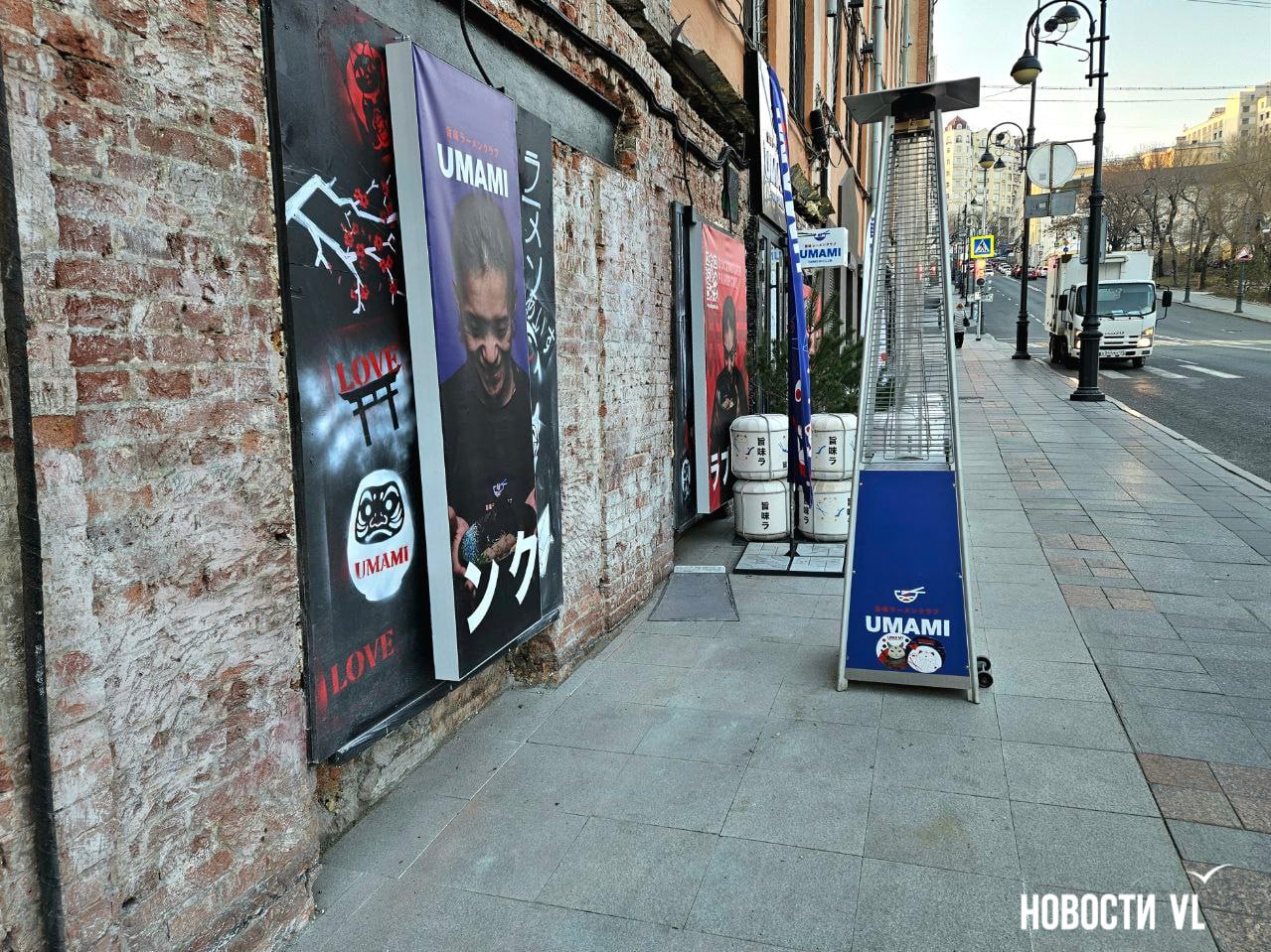 На месте снесённой пристройки к ресторану на Пограничной закончили благоустраивать тротуар На месте снесённой пристройки к ресторану на Пограничной закончили благоустраивать тротуар