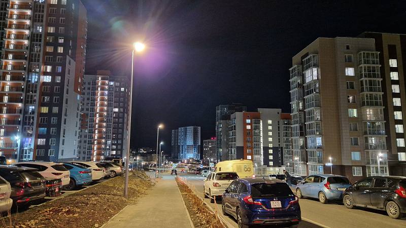 Компания-подрядчик, проводившая строительство улично-дорожной сети в микрорайоне Патрокл, накануне приступила к пуско-наладочным работам на сетях уличного освещения