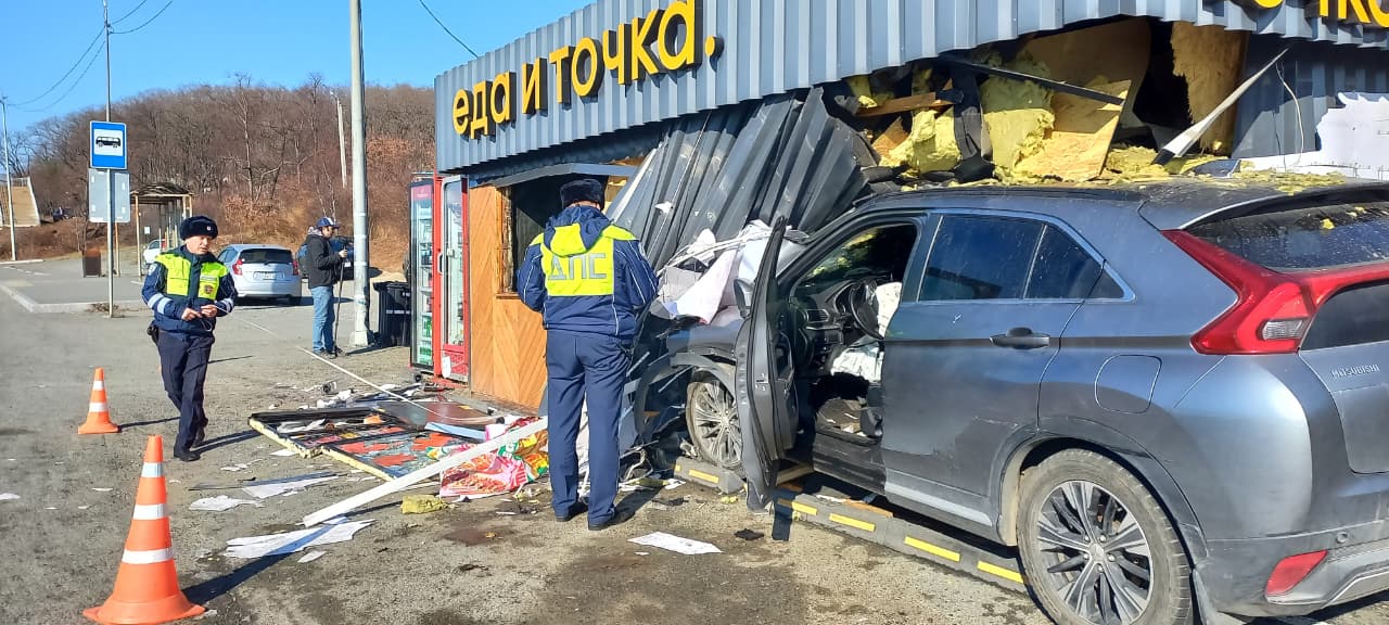 Госавтоинспекция работает на месте смертельного ДТП во Владивостоке Госавтоинспекция работает на месте смертельного ДТП во Владивостоке
