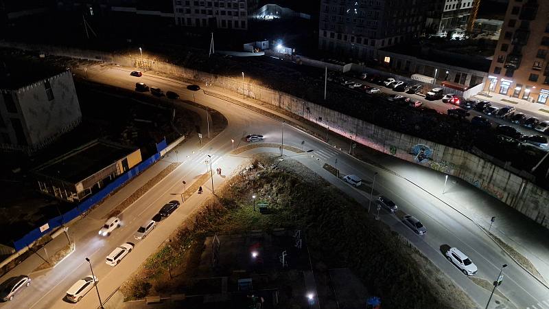 Компания-подрядчик, проводившая строительство улично-дорожной сети в микрорайоне Патрокл, накануне приступила к пуско-наладочным работам на сетях уличного освещения Компания-подрядчик, проводившая строительство улично-дорожной сети в микрорайоне Патрокл, накануне приступила к пуско-наладочным работам на сетях уличного освещения