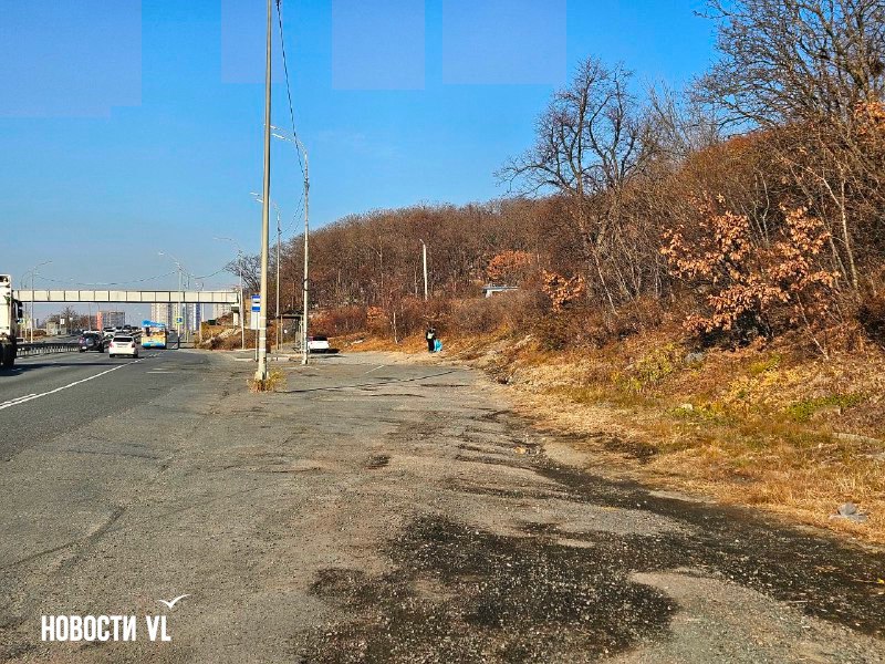 На месте пит-стопа «Еда и Точка» на Катерной, в который вчера врезался автомобиль и убил сотрудницу, теперь остался только пустырь