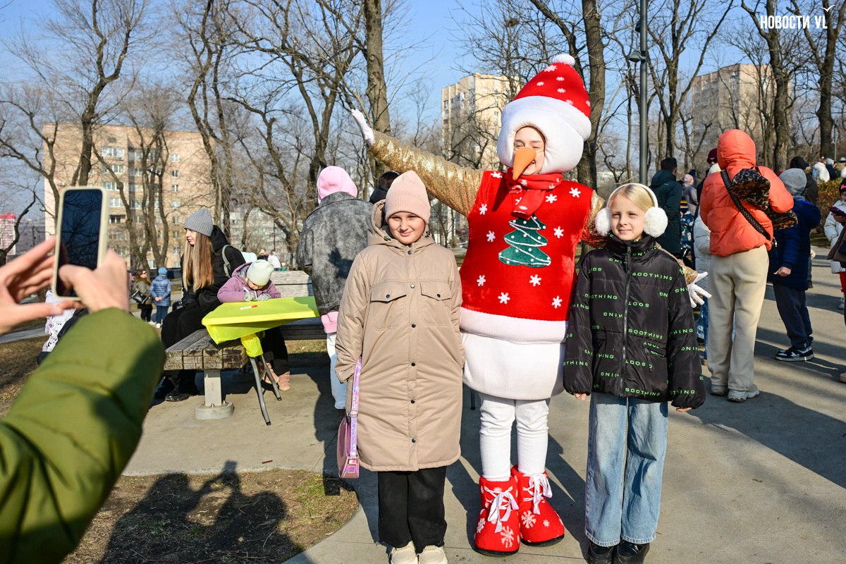 Квесты, конкурс костюмов и танцевальный флешмоб: в середине ноября в Нагорном парке отметили День рождения Деда Мороза Квесты, конкурс костюмов и танцевальный флешмоб: в середине ноября в Нагорном парке отметили День рождения Деда Мороза