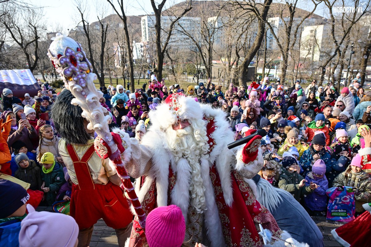 Квесты, конкурс костюмов и танцевальный флешмоб: в середине ноября в Нагорном парке отметили День рождения Деда Мороза Квесты, конкурс костюмов и танцевальный флешмоб: в середине ноября в Нагорном парке отметили День рождения Деда Мороза