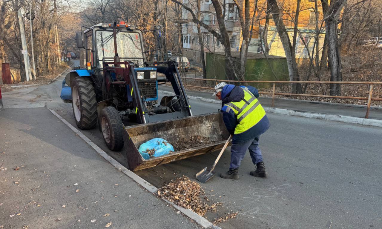 Сегодня во Владивостоке: промывка ливнёвок, установка лееров, дорожные и санитарные работы Сегодня во Владивостоке: промывка ливнёвок, установка лееров, дорожные и санитарные работы