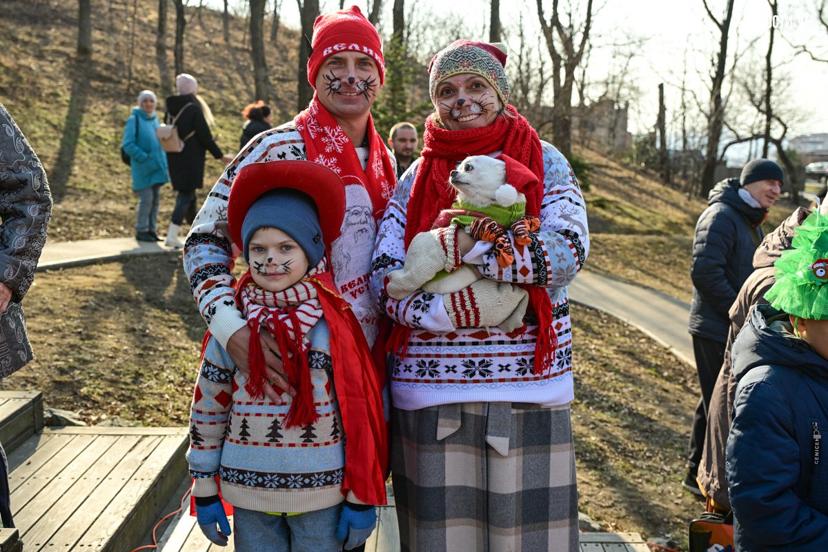 Квесты, конкурс костюмов и танцевальный флешмоб: в середине ноября в Нагорном парке отметили День рождения Деда Мороза Квесты, конкурс костюмов и танцевальный флешмоб: в середине ноября в Нагорном парке отметили День рождения Деда Мороза