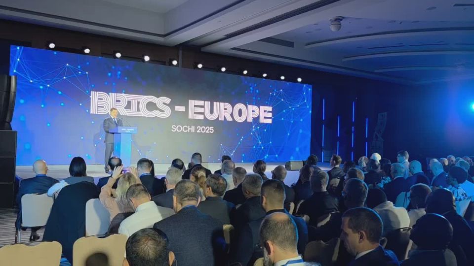 Владимир Якушев: Площадка международных симпозиумов Единой России востребована и полезна – потребность ее участников в диалоге растет