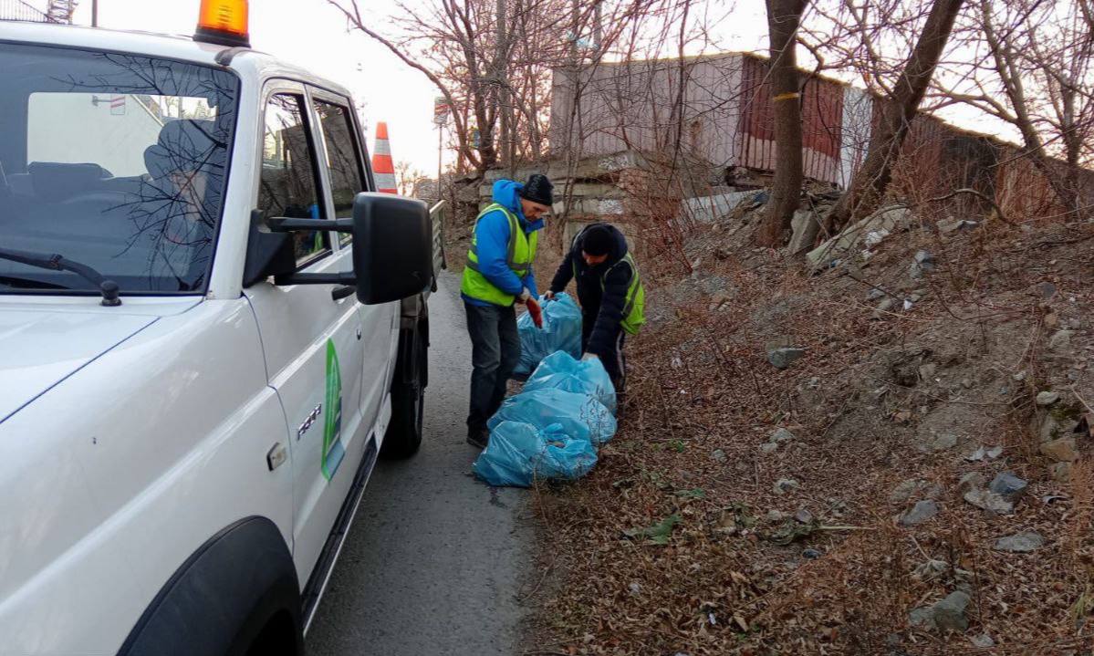 Сегодня во Владивостоке: промывка ливнёвок, установка лееров, дорожные и санитарные работы Сегодня во Владивостоке: промывка ливнёвок, установка лееров, дорожные и санитарные работы