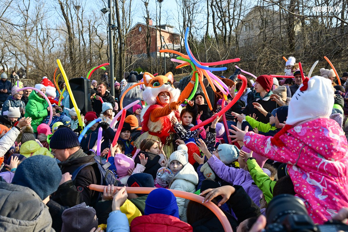 Квесты, конкурс костюмов и танцевальный флешмоб: в середине ноября в Нагорном парке отметили День рождения Деда Мороза Квесты, конкурс костюмов и танцевальный флешмоб: в середине ноября в Нагорном парке отметили День рождения Деда Мороза