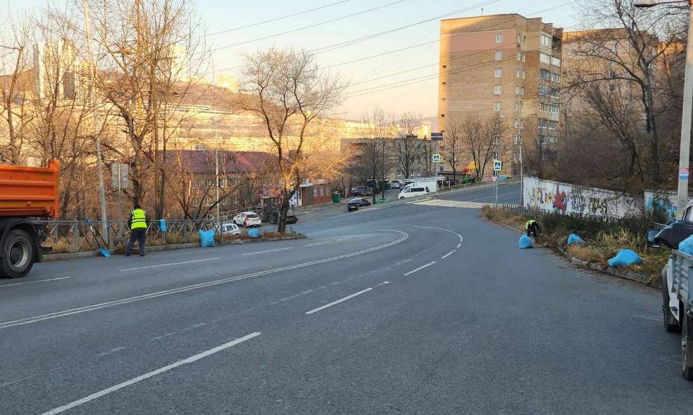 Сегодня во Владивостоке: промывка ливнёвок, установка лееров, дорожные и санитарные работы Сегодня во Владивостоке: промывка ливнёвок, установка лееров, дорожные и санитарные работы