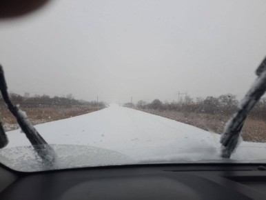 В Пожарском округе специалисты Примавтодора приступили к расчистке проезжей части от снега и обработке противогололедными материалами