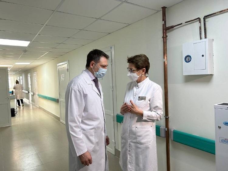 Главный пульмонолог Министерства здравоохранения России Сергей Авдеев заявил о росте заболеваемости внебольничной пневмонией в стране