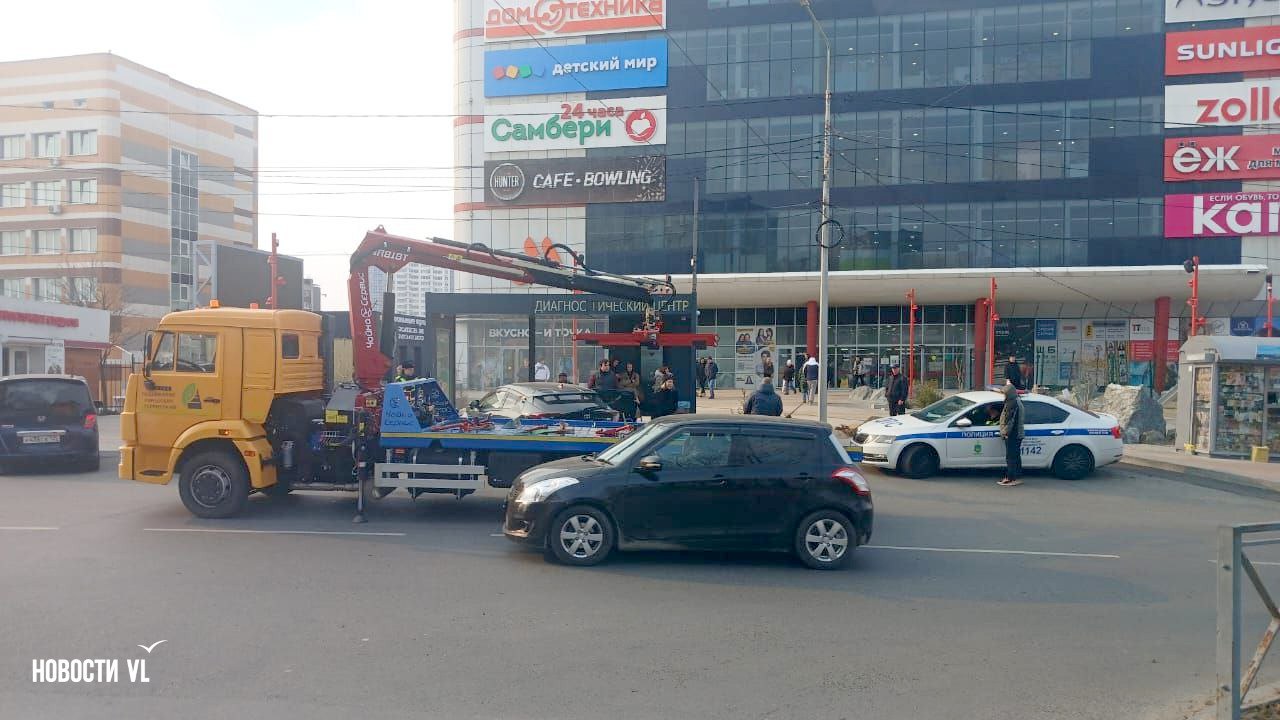 Городской эвакуатор добрался до ТЦ «Черёмушки» на Чуркине