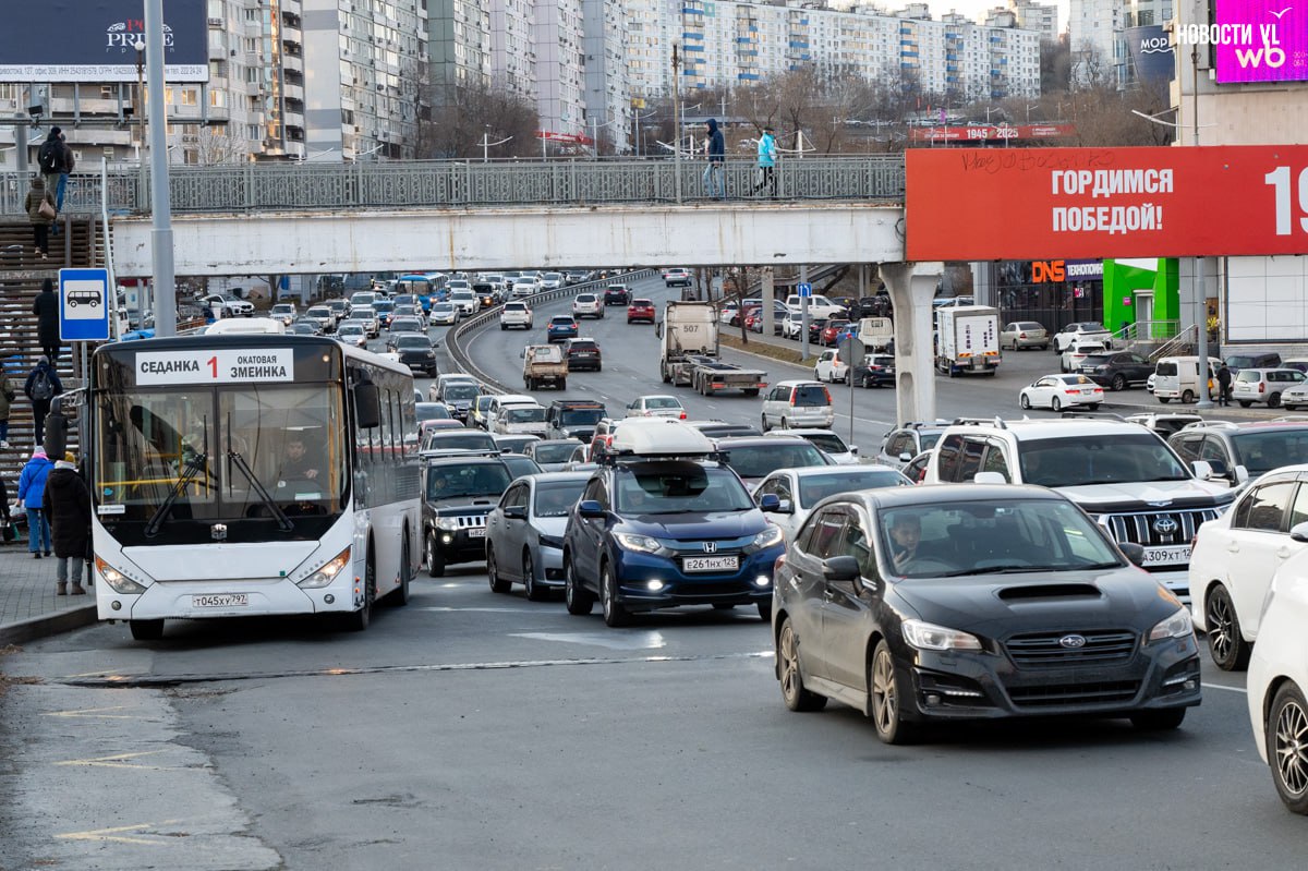 Автобус против машины 2.0: как изменилось движение на гостевом маршруте после отмены выделенной полосы Автобус против машины 2.0: как изменилось движение на гостевом маршруте после отмены выделенной полосы