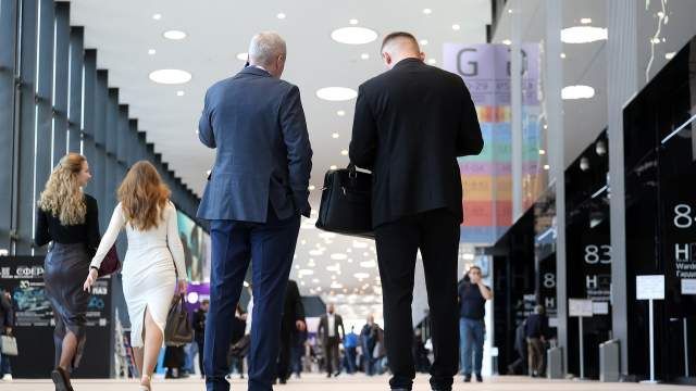  : ~50,8              2025         