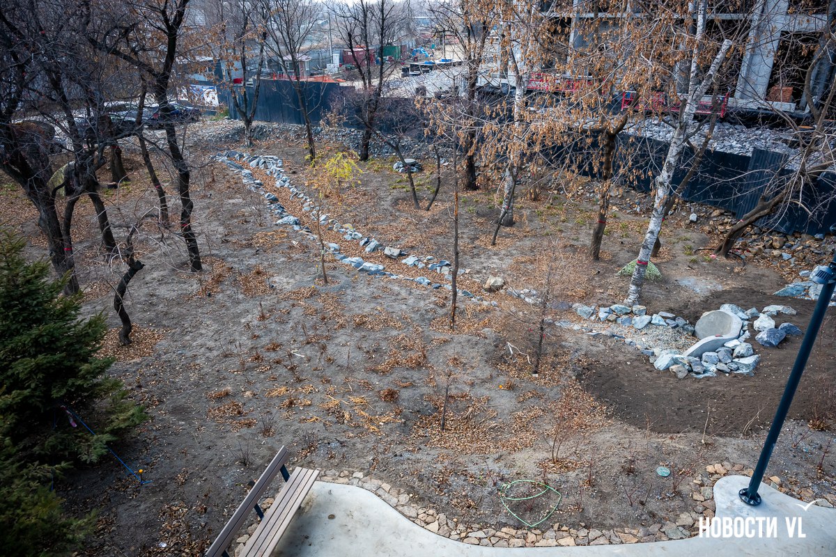 На Второй Речке появился новый сквер около автобусной остановки «Парк Победы» На Второй Речке появился новый сквер около автобусной остановки «Парк Победы»