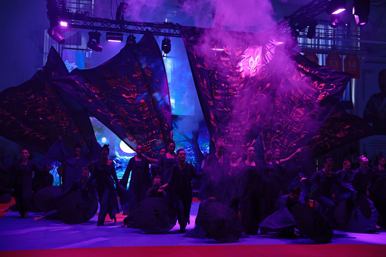 Чемпионат и первенство России по киокусинкай прошли 16 ноября во Владивостоке и собрали в спорткомплексе «Олимпиец» более 260 спортсменов из 26 регионов страны Чемпионат и первенство России по киокусинкай прошли 16 ноября во Владивостоке и собрали в спорткомплексе «Олимпиец» более 260 спортсменов из 26 регионов страны