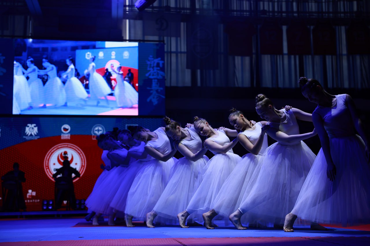 Чемпионат и первенство России по киокусинкай прошли 16 ноября во Владивостоке и собрали в спорткомплексе «Олимпиец» более 260 спортсменов из 26 регионов страны Чемпионат и первенство России по киокусинкай прошли 16 ноября во Владивостоке и собрали в спорткомплексе «Олимпиец» более 260 спортсменов из 26 регионов страны