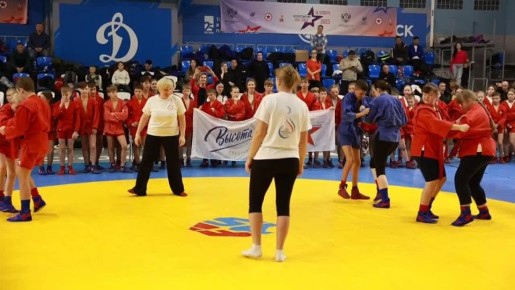 Накануне Всероссийского Дня самбо спорткомплекс «Олимпиец» принял краевые соревнования среди юношей и девушек 11-12 лет