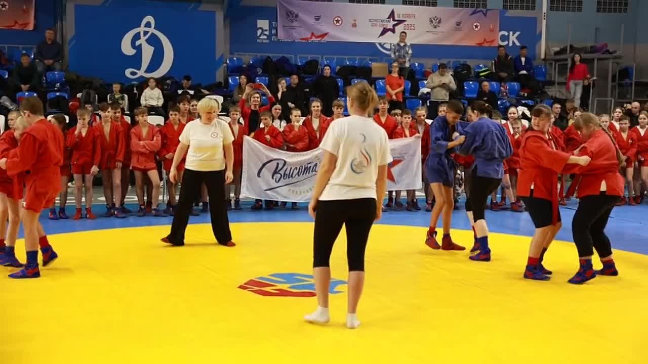 Накануне Всероссийского Дня самбо спорткомплекс «Олимпиец» принял краевые соревнования среди юношей и девушек 11-12 лет