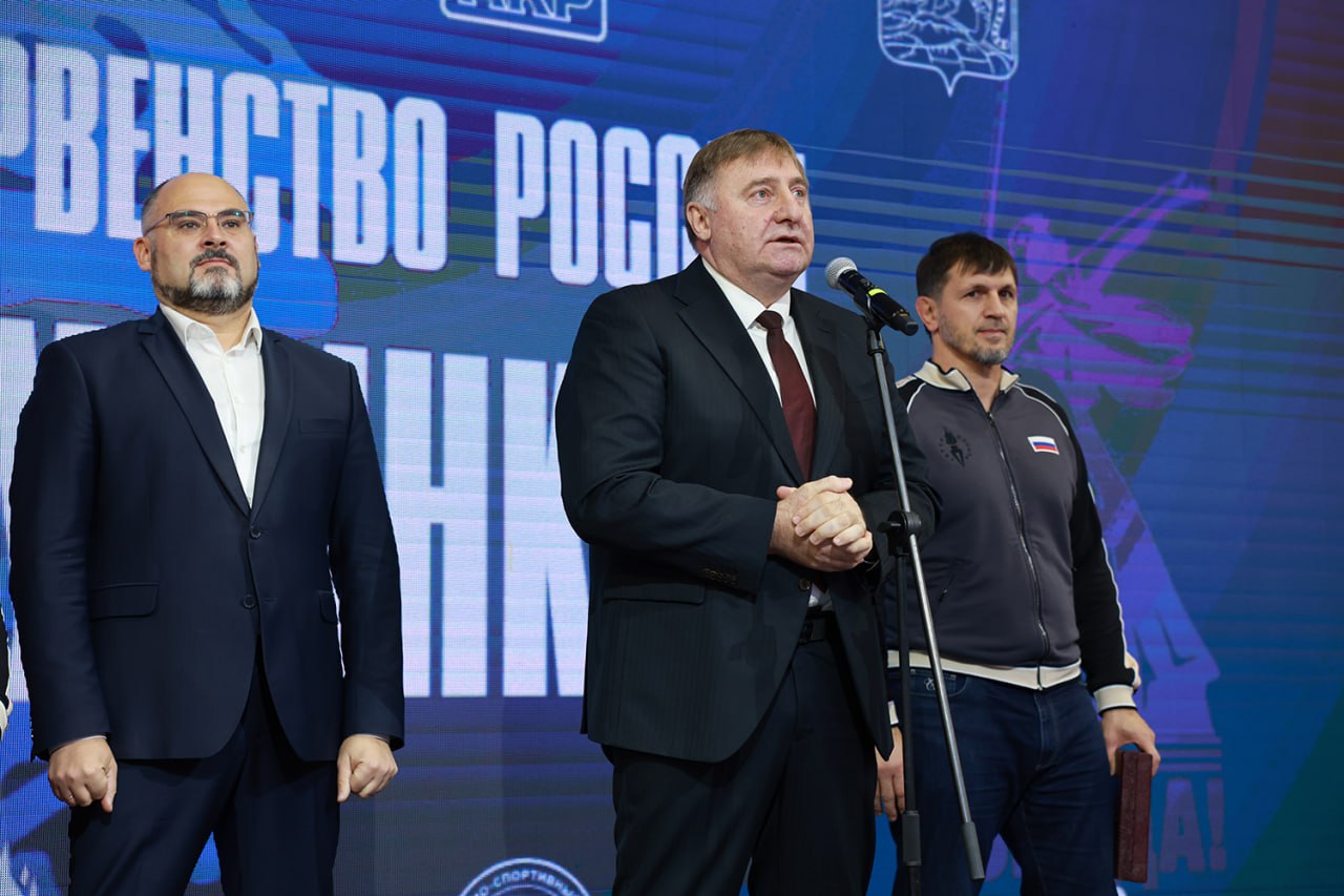 Чемпионат и первенство России по киокусинкай прошли 16 ноября во Владивостоке и собрали в спорткомплексе «Олимпиец» более 260 спортсменов из 26 регионов страны Чемпионат и первенство России по киокусинкай прошли 16 ноября во Владивостоке и собрали в спорткомплексе «Олимпиец» более 260 спортсменов из 26 регионов страны